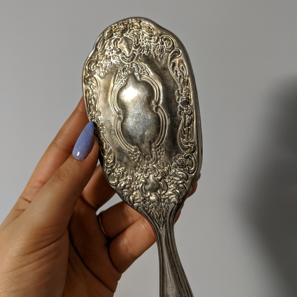Vintage silver hair brush - Picture 2 of 3